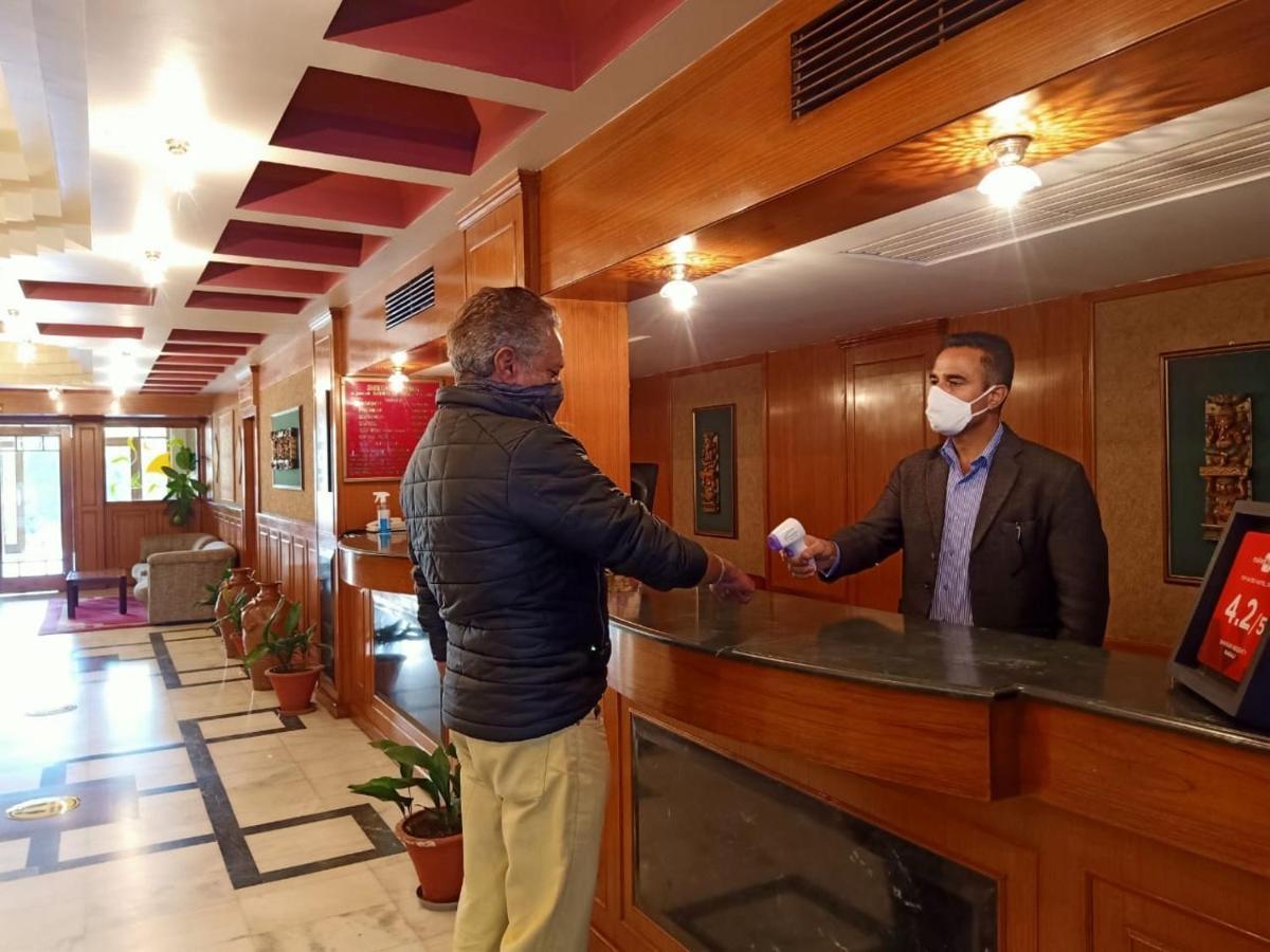Shingar Regency Hotel Manāli Buitenkant foto
