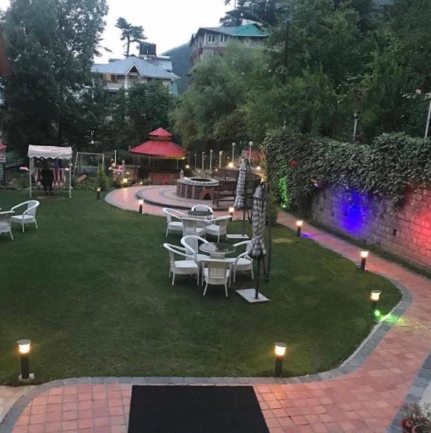 Shingar Regency Hotel Manāli Buitenkant foto