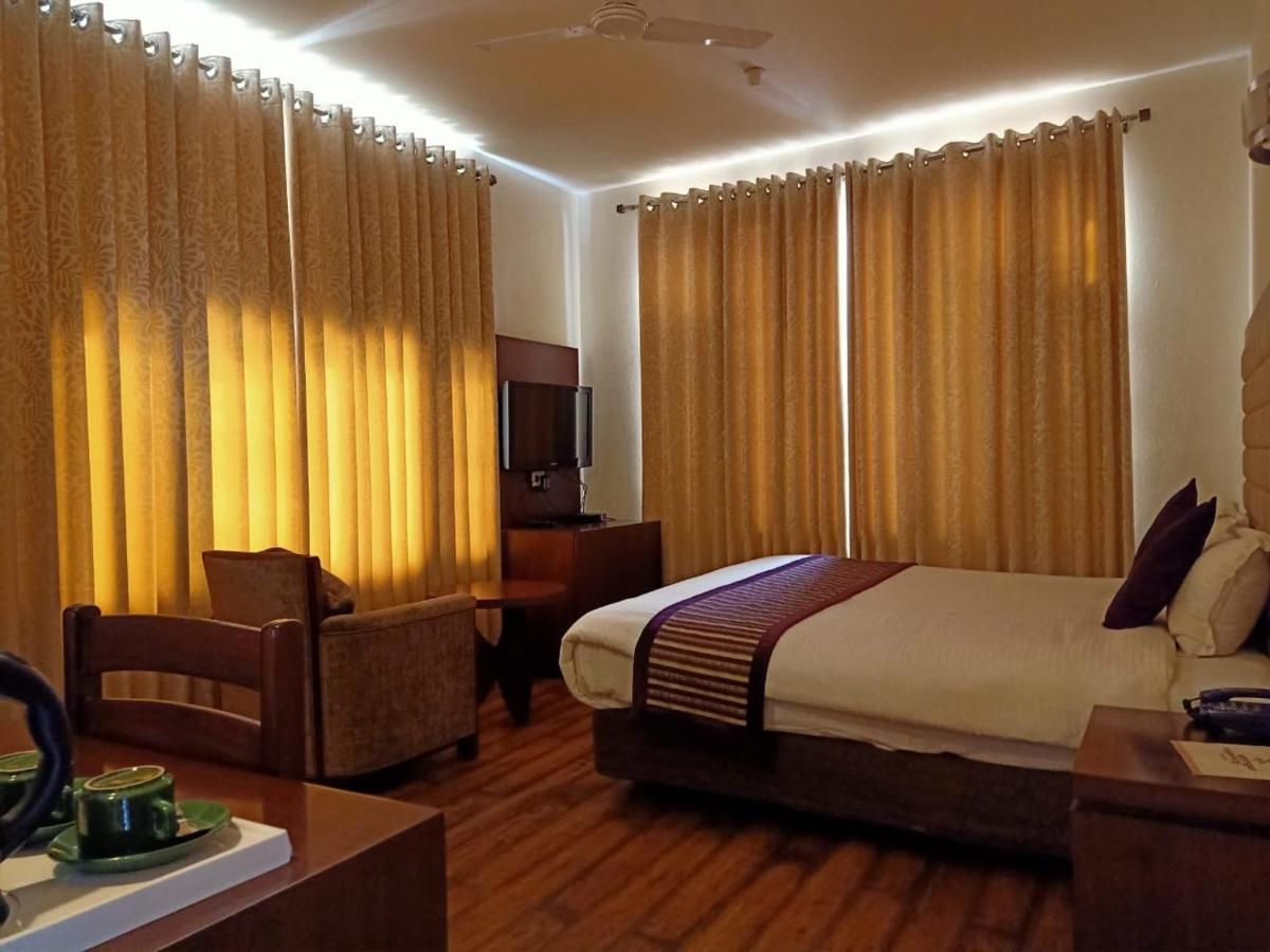 Shingar Regency Hotel Manāli Buitenkant foto
