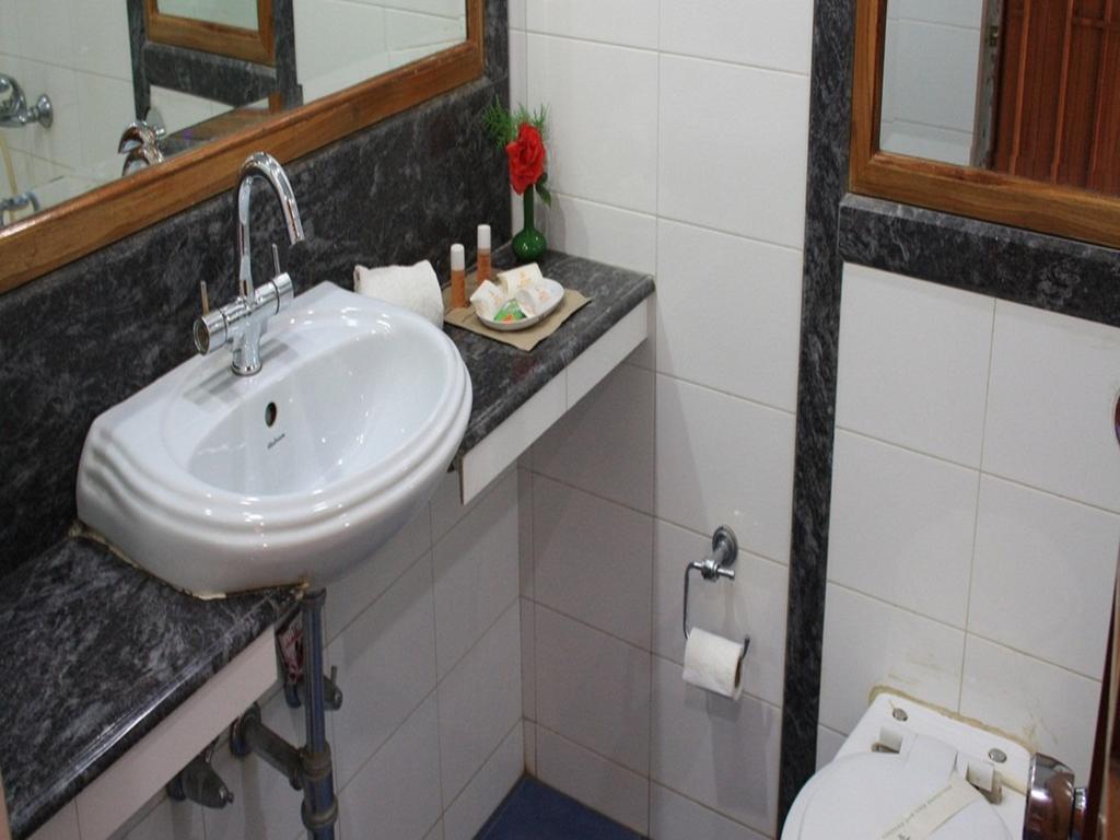 Shingar Regency Hotel Manāli Buitenkant foto