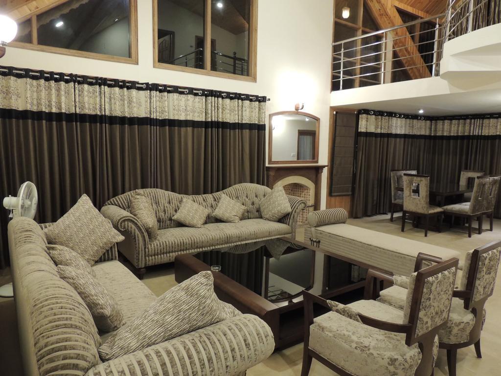Shingar Regency Hotel Manāli Buitenkant foto